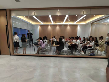 英途出国郑州金水BEC商务英语学习课程
